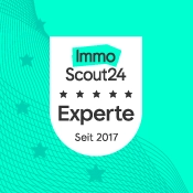 ImmoScout24 Experten-Siegel mit fünf Sternen und dem Text 'Seit 2017'.