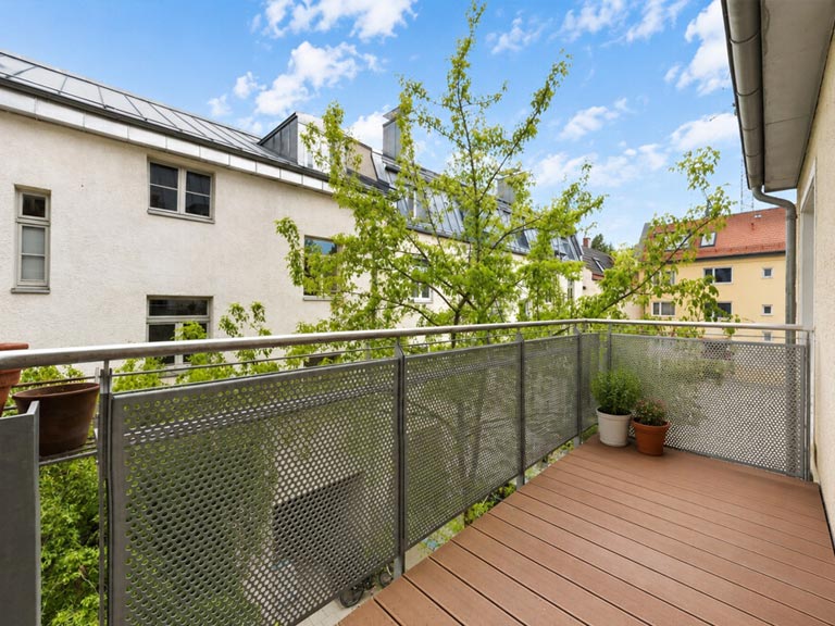 Zu kaufen Denkmal-Wohnung in der Maxvorstadt mit Balkon